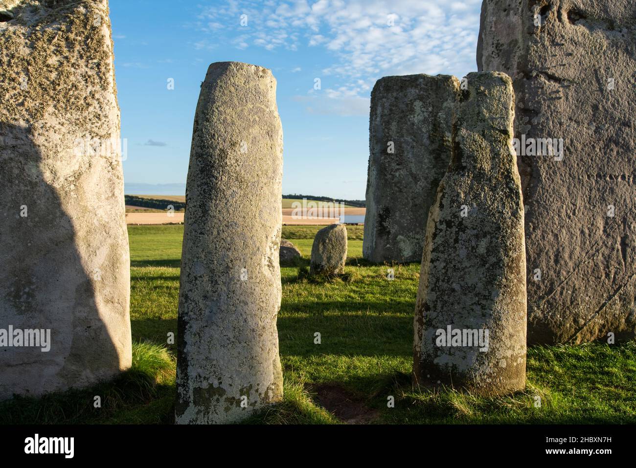 Pietre di Stonehenge Bluestones e Sarsen in una giornata di sole 2021 Foto Stock