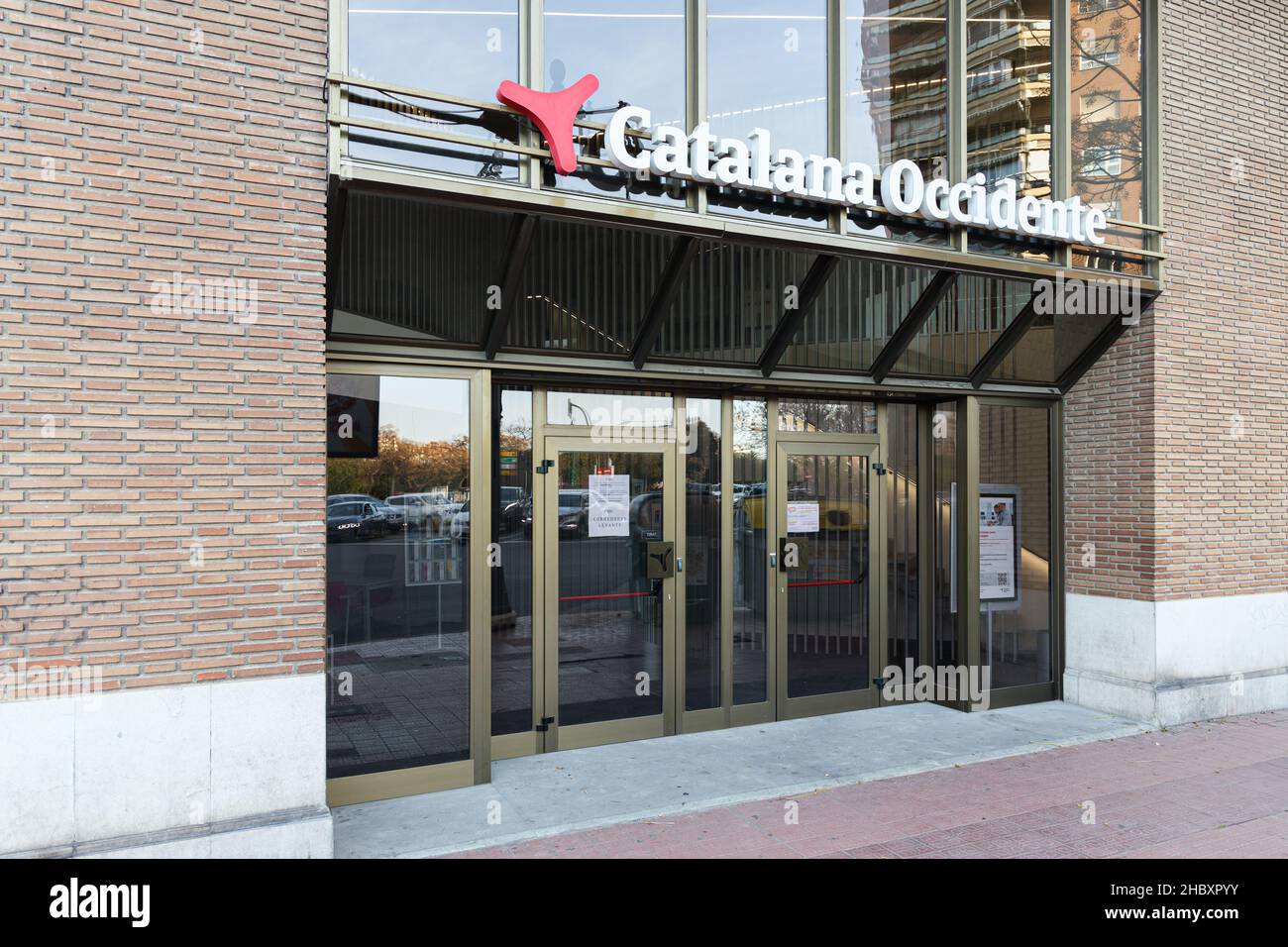 VALENCIA, SPAGNA - 20 DICEMBRE 2021: Catalana Occidentale è una compagnia di assicurazioni spagnola Foto Stock