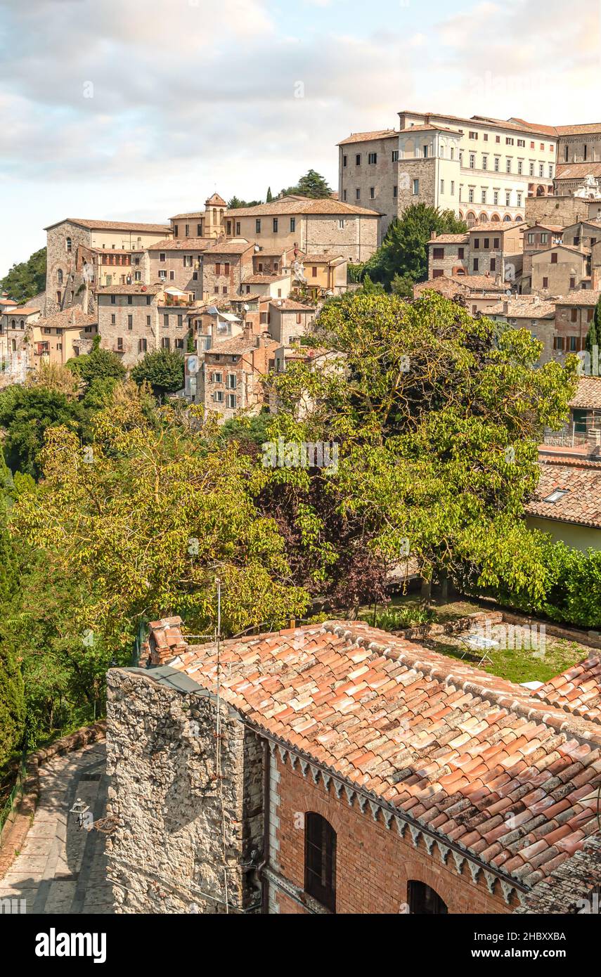 Vista sul centro storico di Todi, Umbria, Italia Foto Stock