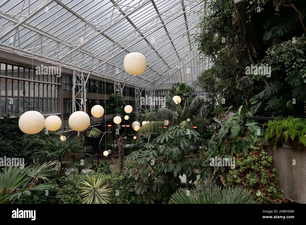 Ventaglio Pieghevole In Carta Con Nappa E Stecche In Bambù - Elegante E Portatile Per Estate - Foto 12
