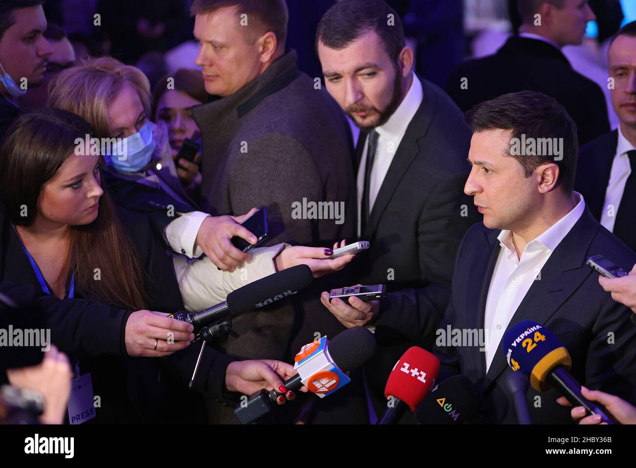 HUTA, UCRAINA - 21 DICEMBRE 2021 - il Presidente dell'Ucraina Volodymyr Zelenskyy parla alla stampa a margine della Conferenza degli Ambasciatori di Foto Stock