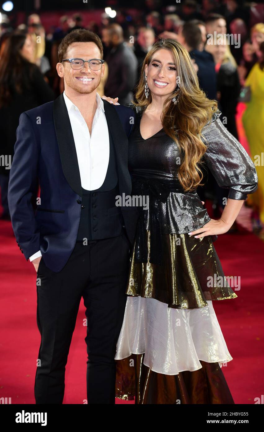 Foto di archivio datata 12/11/19 di Joe Swoble e Stacey Solomon. Stacey Solomon ha rivelato che spera di sposarsi con il fiance Joe Swoble nel luglio del prossimo anno dopo che il loro matrimonio è stato rinviato a causa della pandemia e la stella della TV è caduto incinta con la figlia Rose. Foto Stock