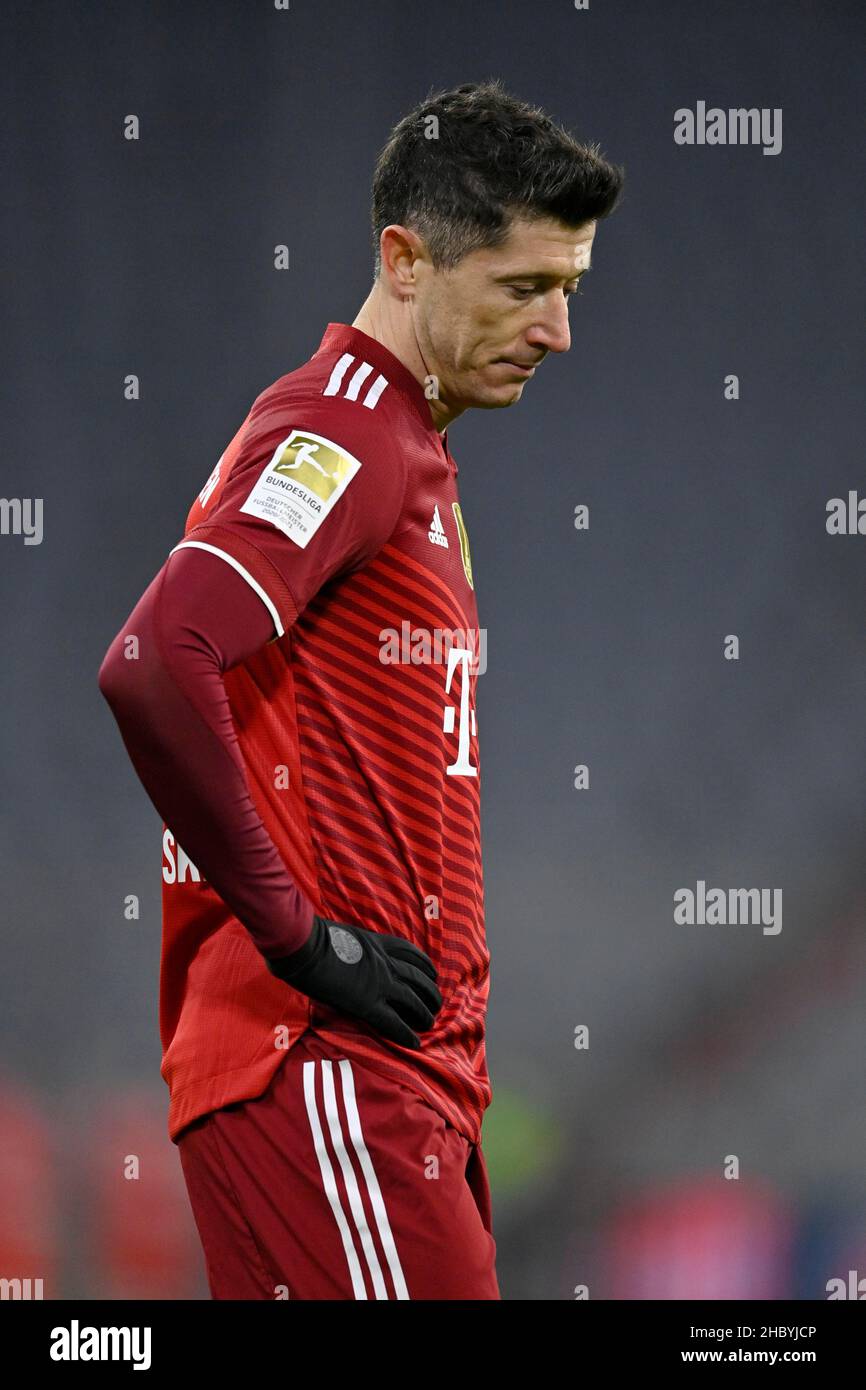 Robert Lewandowski FC Bayern Monaco di Baviera FCB 09 deluso, Allianz Arena, Monaco di Baviera, Baviera, Germania Foto Stock