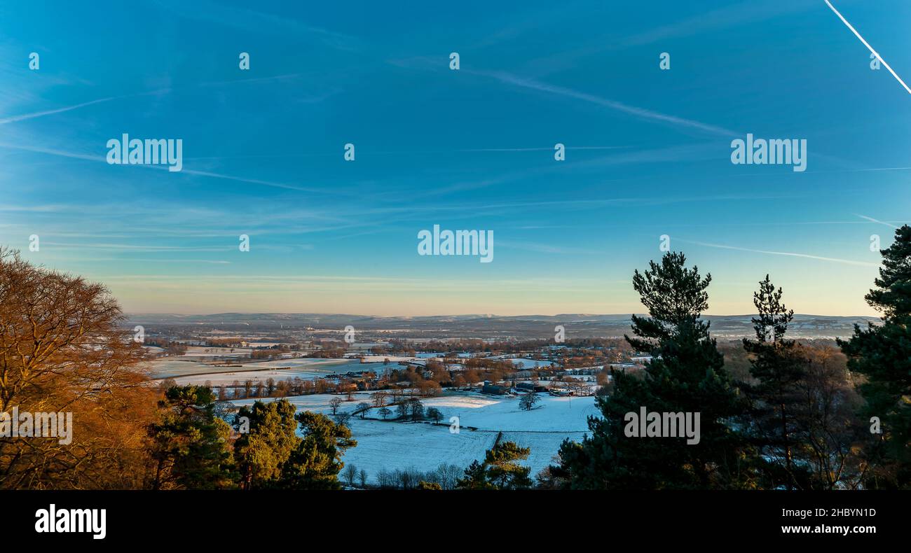 Cheshire Plain da Alderley Edge in inverno Foto Stock