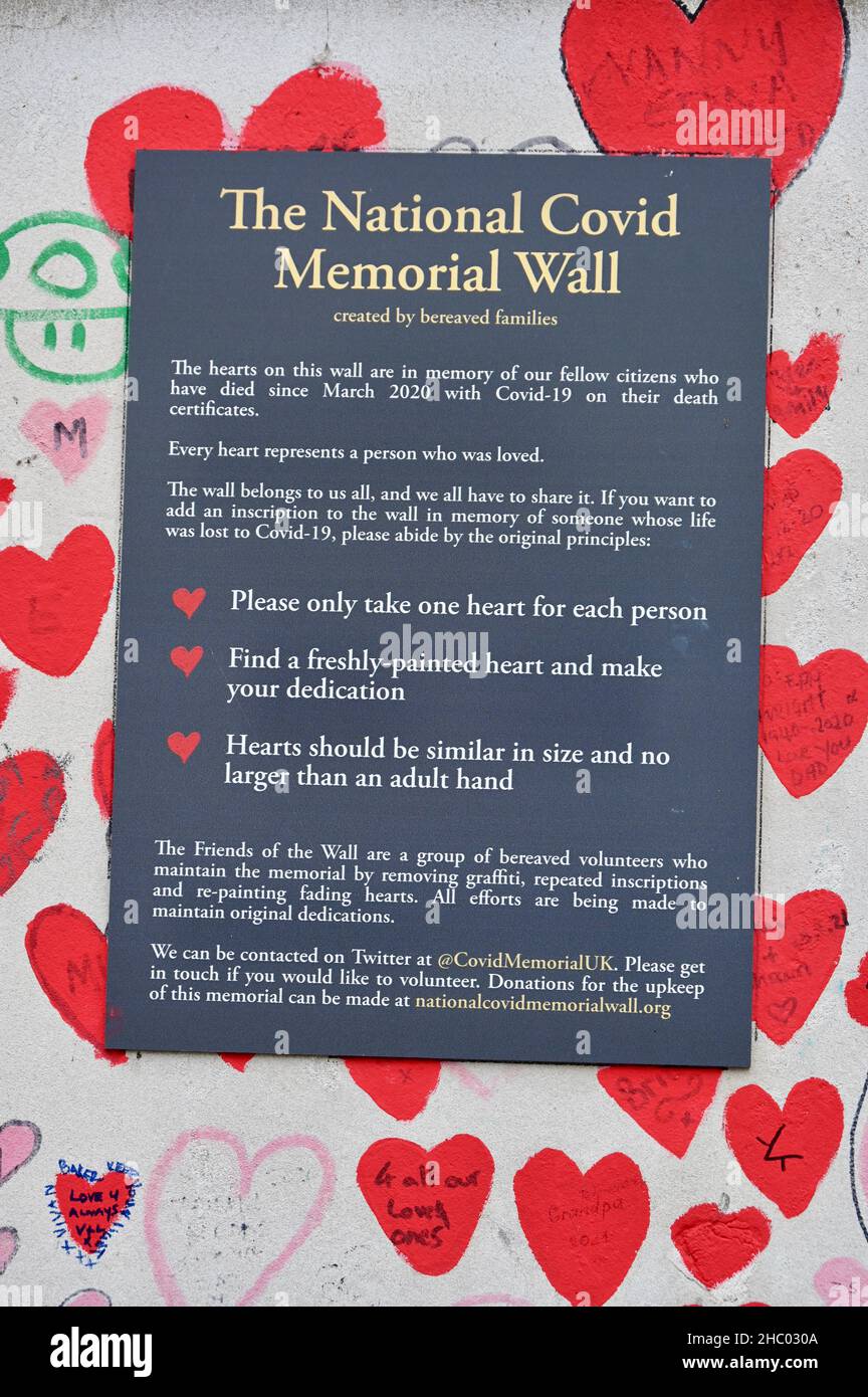 The National Covid Memorial Wall, North Wing, Lambeth Palace Road, Londra. REGNO UNITO Foto Stock