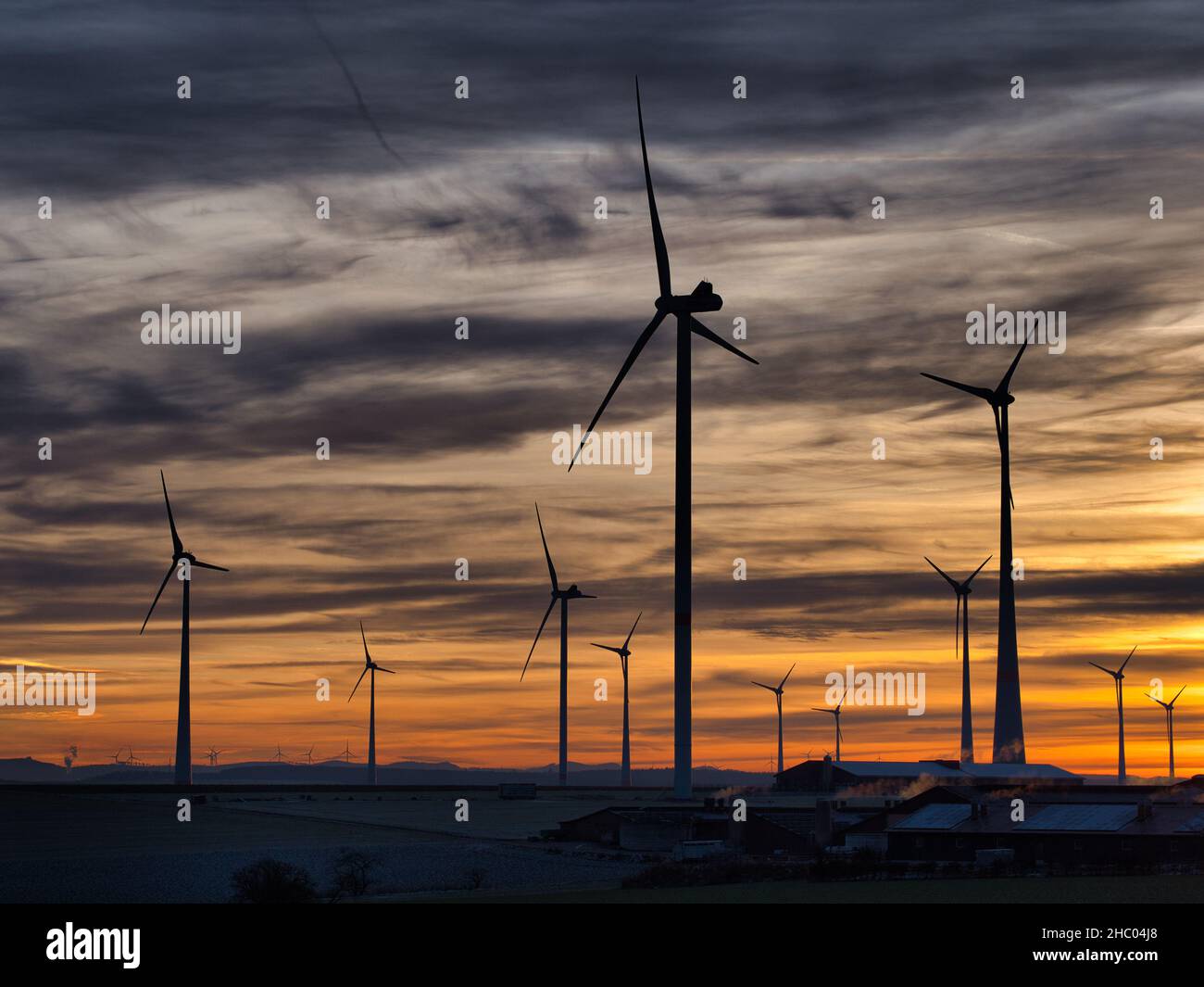 Vista di una fattoria Leiberg vento in serata sole Germania Foto Stock