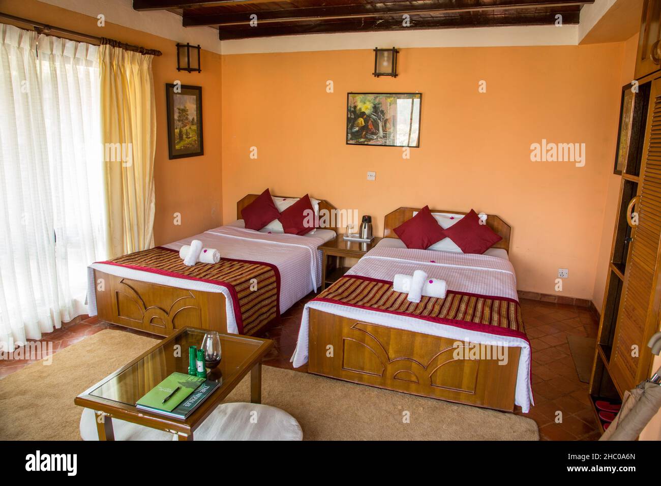 Una camera da letto nel Chhahari Retreat, un Lodge boutique a Kathmandu, Nepal. Foto Stock