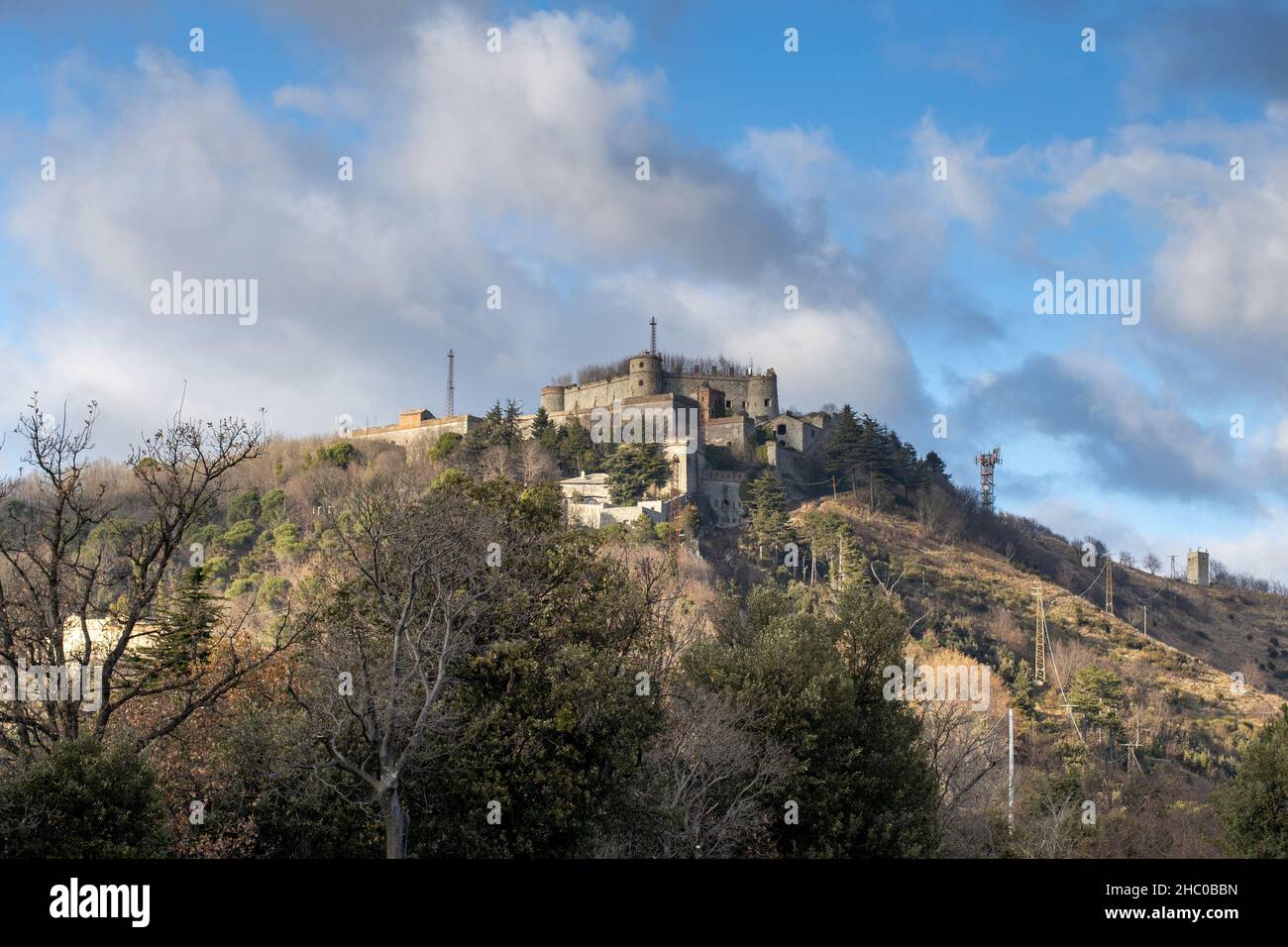 Genova - dalle alture del collinare Righi di Genova si gode una splendida vista sul verde circostante e sul forte del Sperone Foto Stock