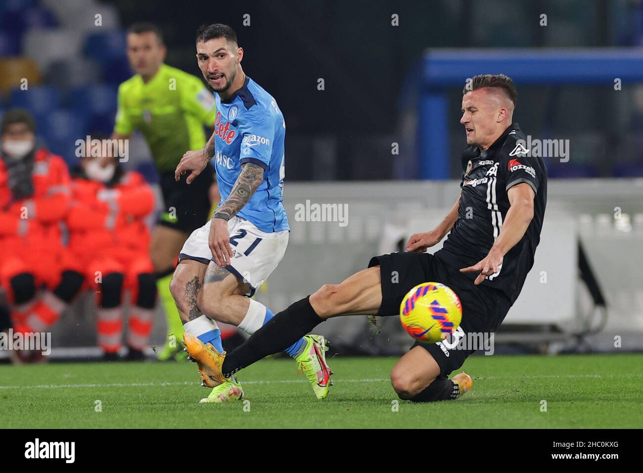 Napoli, Italia. 22nd Dic 2021. Matteo Politano della SSC Napoli durante la Serie Una partita di calcio tra la SSC Napoli e Spezia Calcio allo stadio Diego Armando Maradona di Napoli (Italia), 22nd dicembre 2021. Foto CesarePurini/Insidefoto Credit: Ininsidefoto srl/Alamy Live News Foto Stock