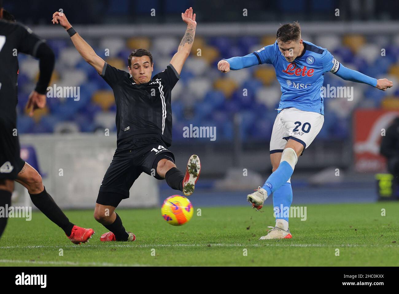 Napoli, Italia. 22nd Dic 2021. Piotr Zielinski della SSC Napoli durante la serie Una partita di calcio tra la SSC Napoli e Spezia Calcio allo stadio Diego Armando Maradona di Napoli (Italia), 22nd dicembre 2021. Foto CesarePurini/Insidefoto Credit: Ininsidefoto srl/Alamy Live News Foto Stock