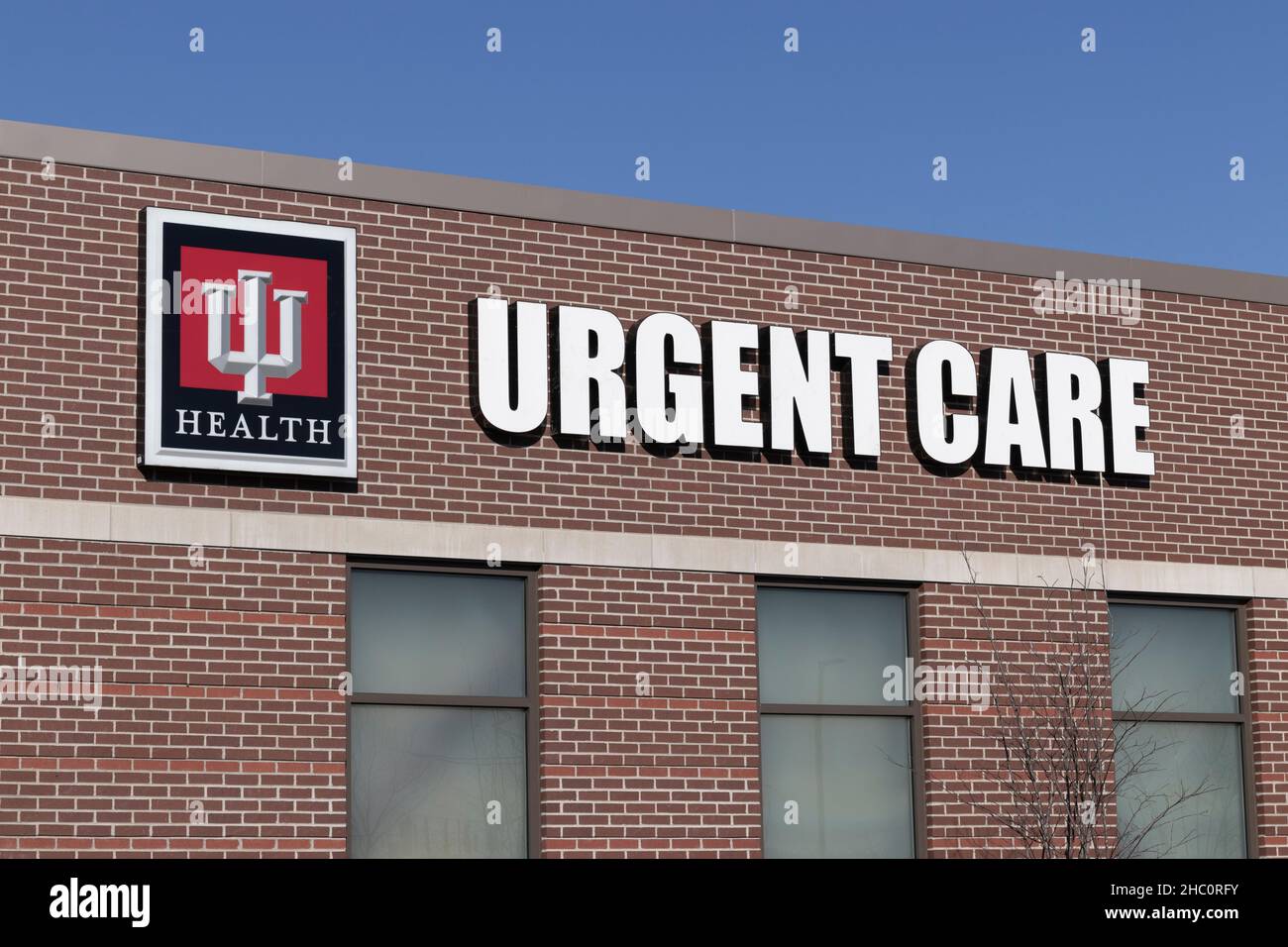 Noblesville - Circa Dicembre 2021: IU Health urgent Care Clinic. IU Health è un sistema sanitario senza scopo di lucro. Foto Stock