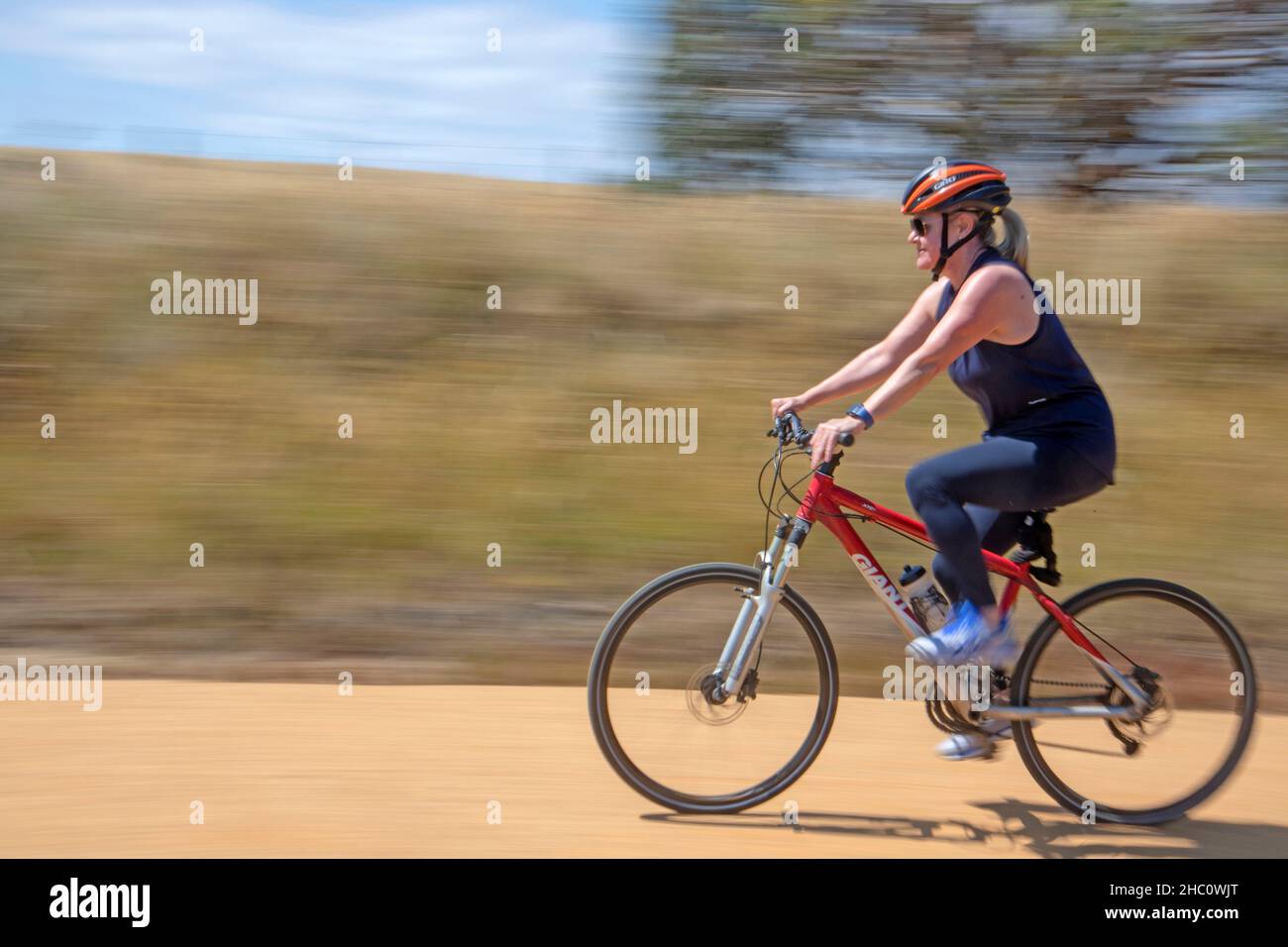 Ciclista sul Bass Coast Rail Trail Foto Stock