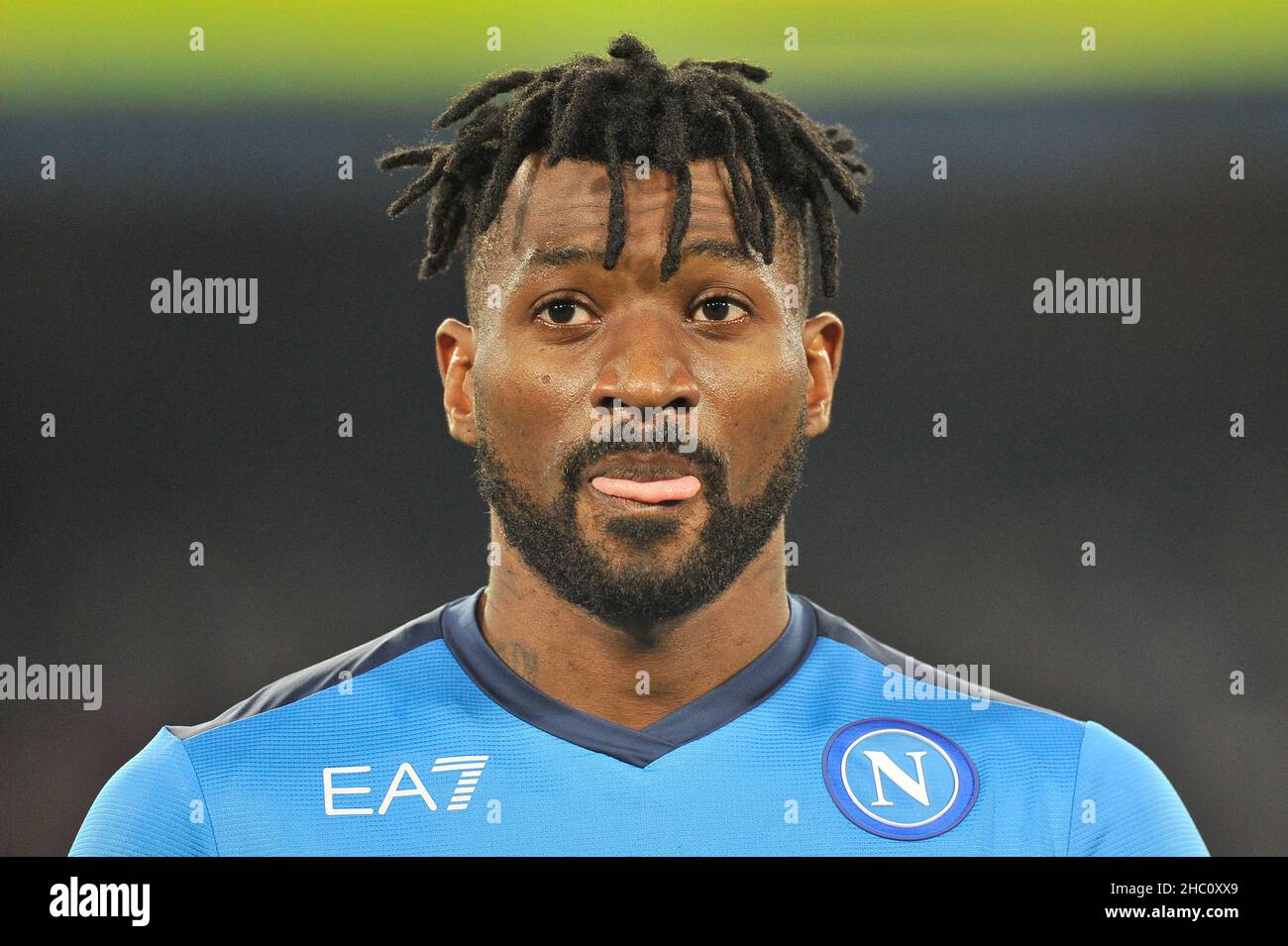 Napoli, Italia. 22nd Dic 2021. Frank Anguissa giocatore di Napoli, durante la partita della Serie Italiana A tra Napoli e Spezia risultato finale Napoli 0, Spezia 1, partita disputata allo Stadio Diego Armando Maradona. Napoli, Italia, 22 dicembre 2021. (Foto di Vincenzo Izzo/Sipa USA) Credit: Sipa USA/Alamy Live News Foto Stock