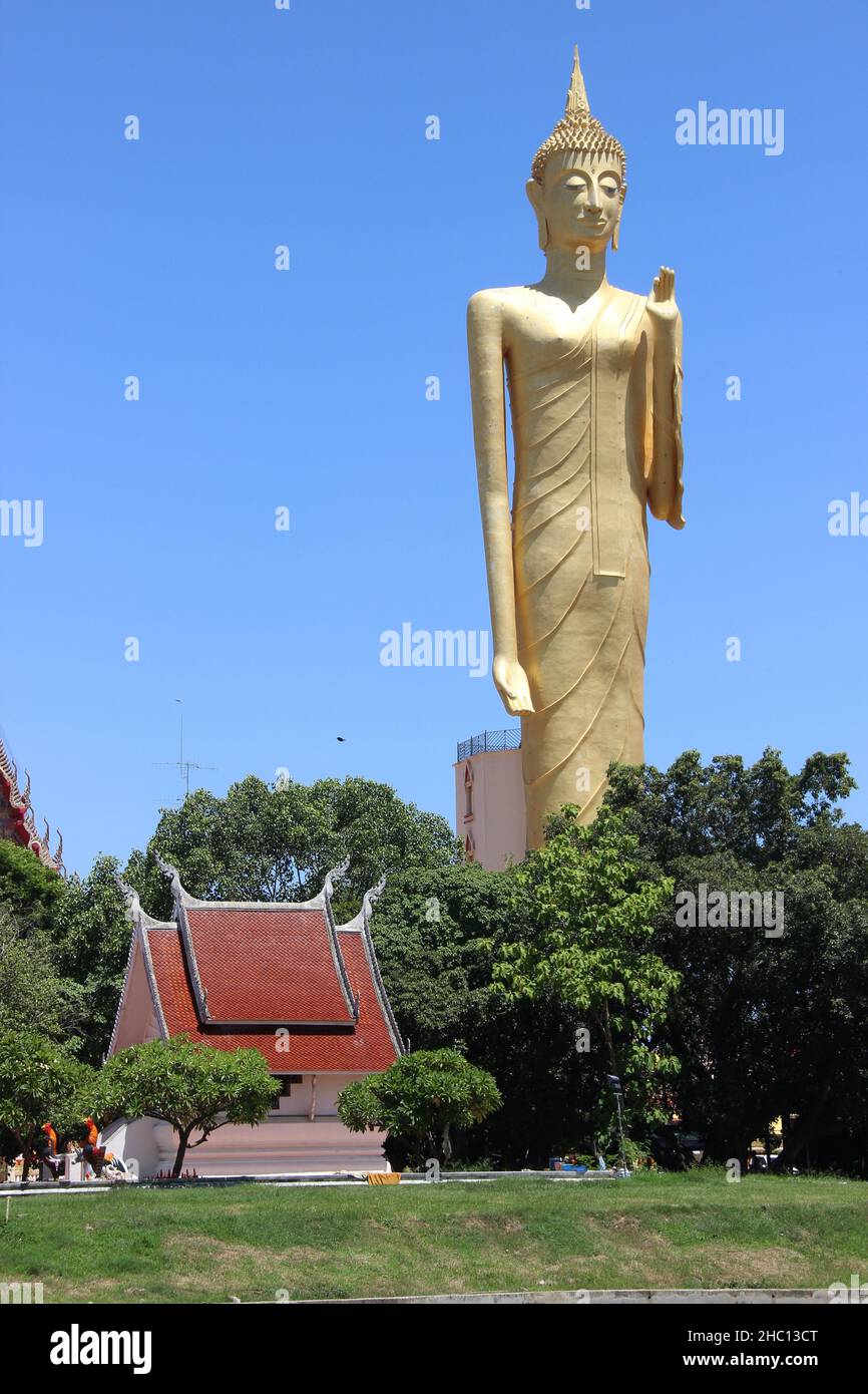 Immagini della Thailandia nord-orientale conosciuta come regione di Esa o Isaan. Forti tradizioni culturali in un ambiente rurale. Colorato e eccentrico, bello e unico. Foto Stock