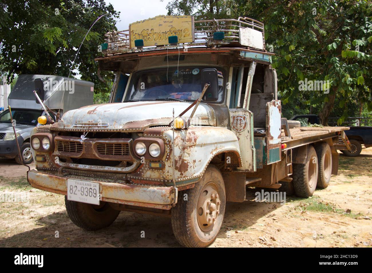 Immagini della Thailandia nord-orientale conosciuta come regione di Esa o Isaan. Forti tradizioni culturali in un ambiente rurale. Colorato e eccentrico, bello e unico. Foto Stock