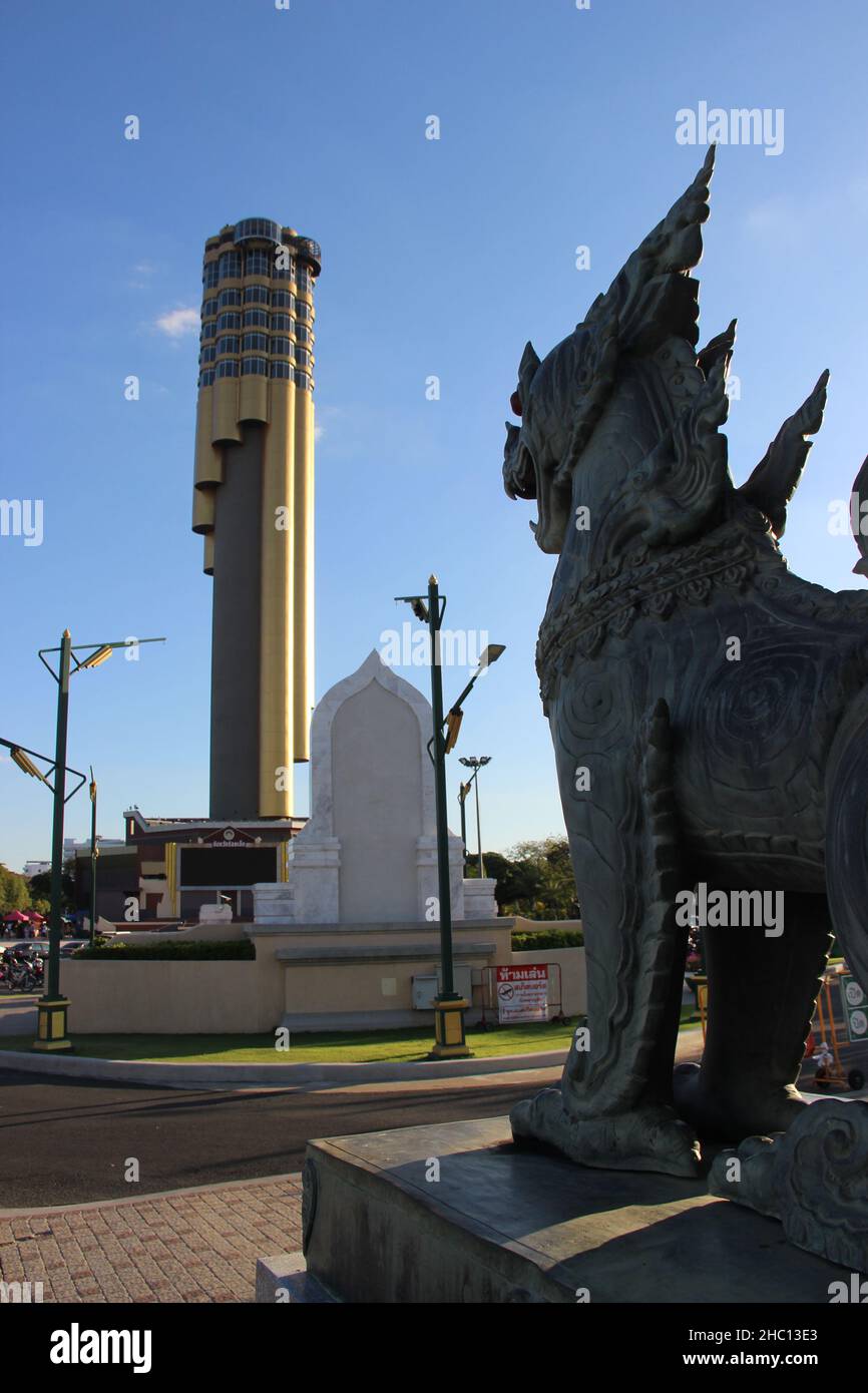 Immagini della Thailandia nord-orientale conosciuta come regione di Esa o Isaan. Forti tradizioni culturali in un ambiente rurale. Colorato e eccentrico, bello e unico. Foto Stock