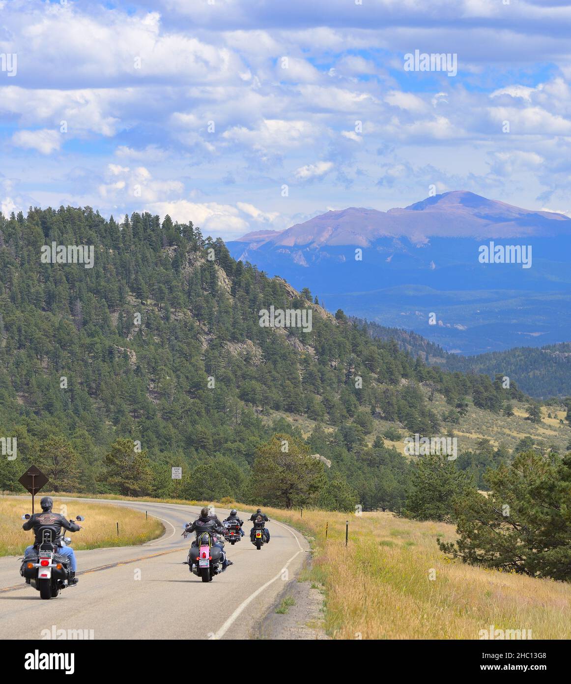 Vista panoramica dal Wilkerson Pass verso la vetta del Pikes Peak, autostrada 24 Colorado, Colorado Foto Stock