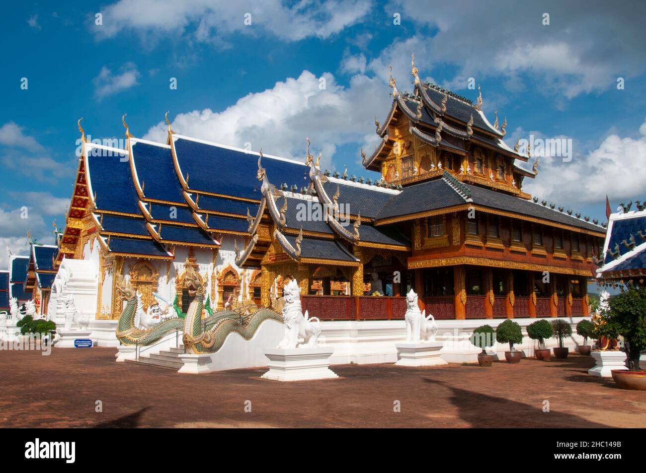 Thailandia: Wat Ban Den, Ban Inthakin, distretto di Mae Taeng, Chiang mai. Il Wat Ban Den, noto anche come Wat Bandensali si Mueang Kaen, è un grande complesso di templi buddisti a nord della città di Chiang mai, nel nord della Thailandia. Foto Stock