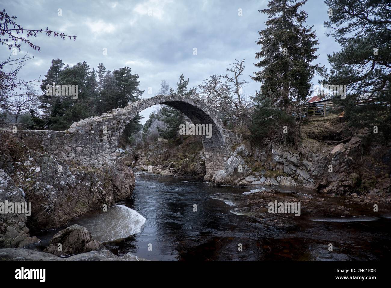 Vecchio ponte Packhorse a Carrbridge Foto Stock