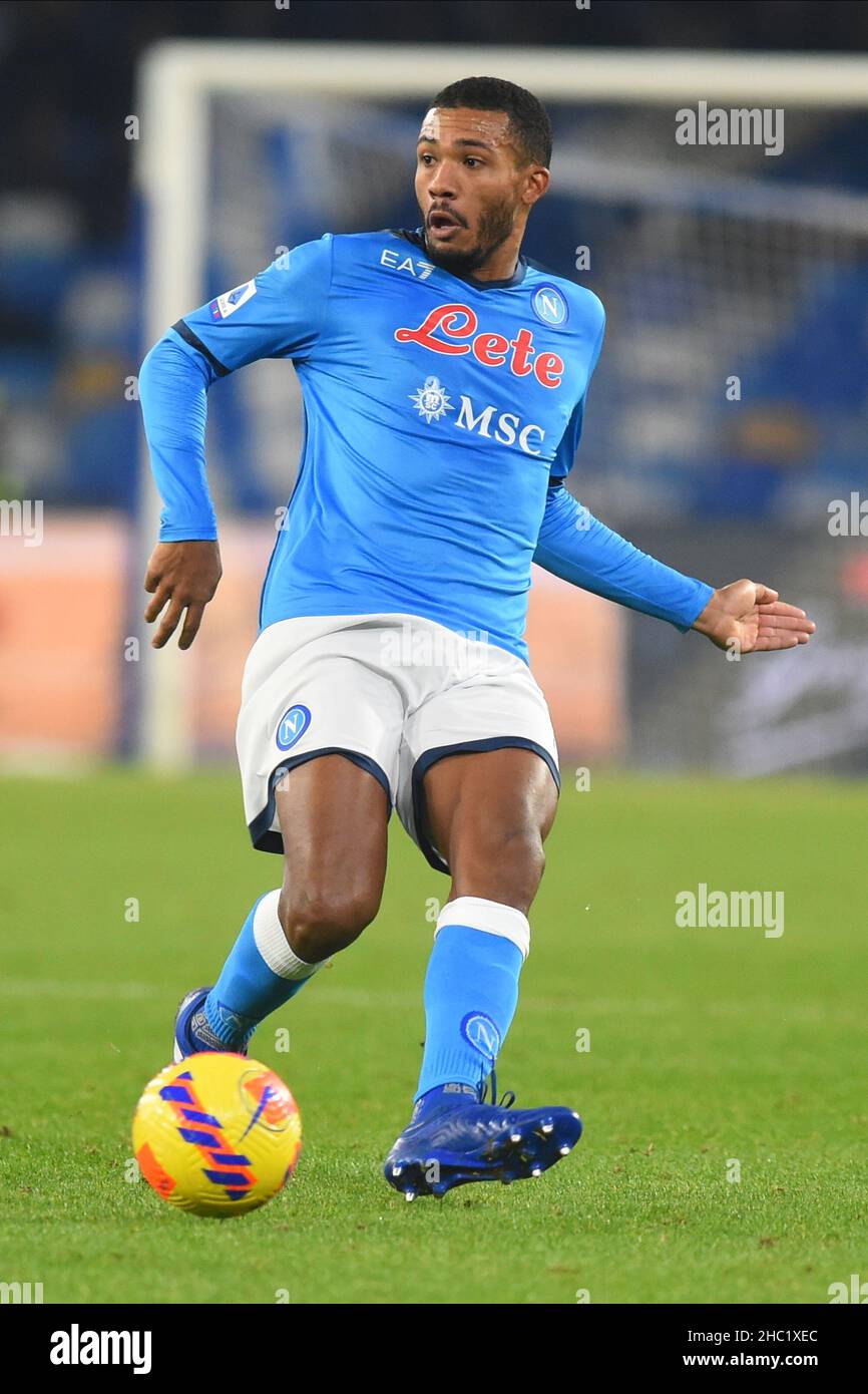 Napoli, Italia. 22nd Dic 2021. Juan Jesus (SSC. Napoli) in azione la Serie A tra SSC Napoli e Spezia Calcio allo Stadio Diego Armando Maradona: Il risultato finale vince la Spezia 0-1 (Photo by Agostino Gemito/Pacific Press) Credit: Pacific Press Media Production Corp./Alamy Live News Foto Stock