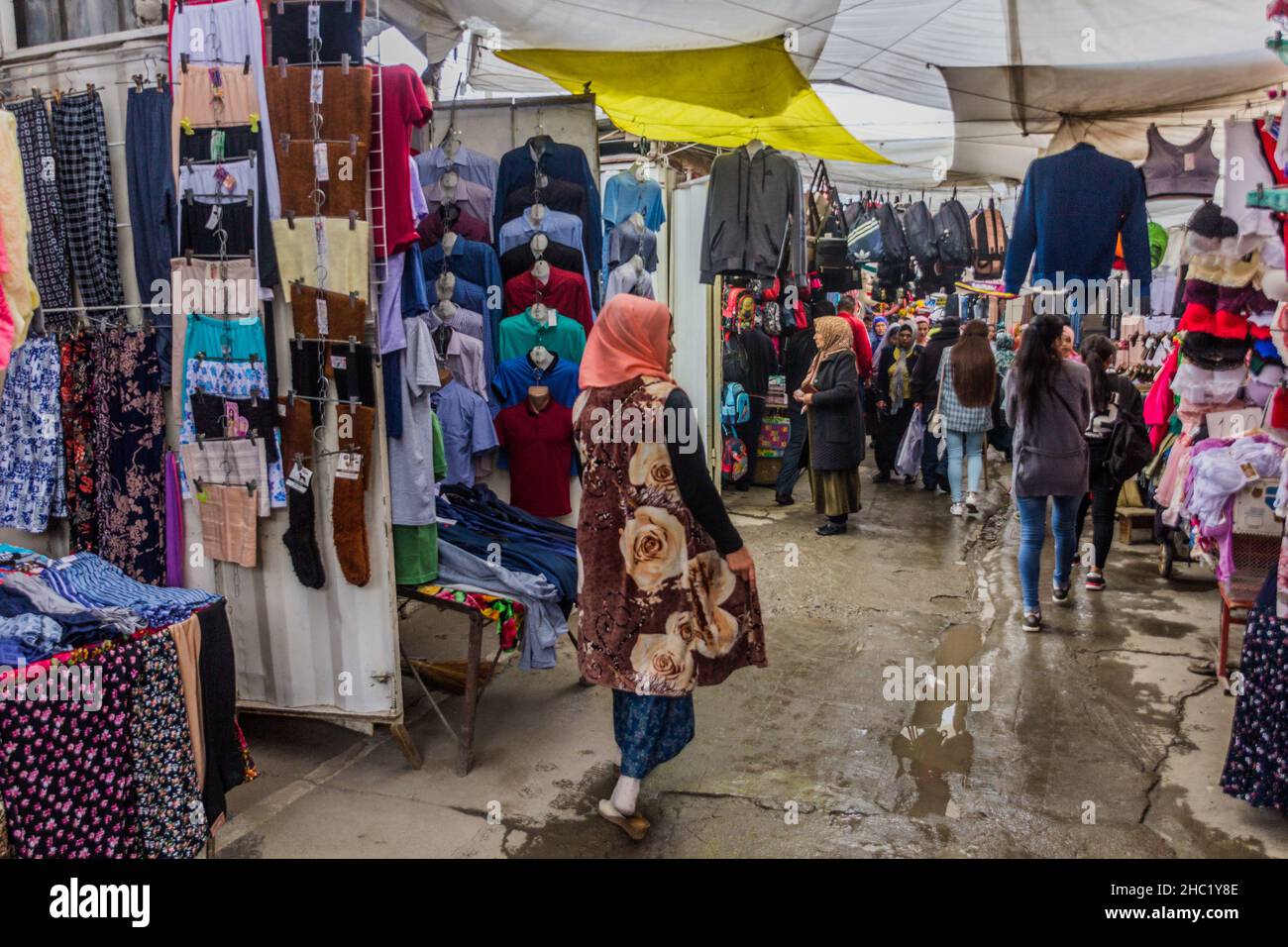 OSH, KIRGHIZISTAN - 28 MAGGIO 2018: Vista del bazar in OSH, Kirghizistan Foto Stock