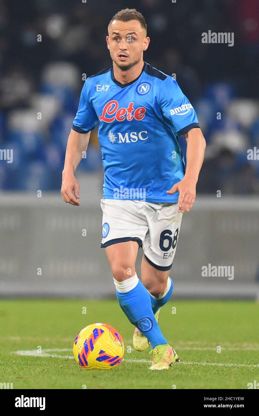 Napoli, Italia. 22nd Dic 2021. Stanislav Lobotka (SSC. Napoli ) in azione la Serie A tra SSC Napoli e Spezia Calcio allo Stadio Diego Armando Maradona:il risultato finale vince la Spezia 0-1 (Credit Image: © Agostino Gemito/Pacific Press via ZUMA Press Wire) Foto Stock