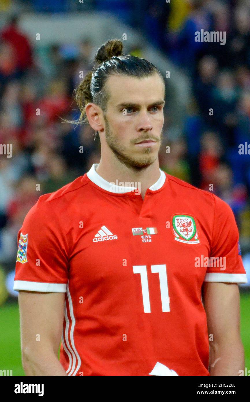 Cardiff, Galles. 6 Settembre 2018. Gareth Bale del Galles prima dei National Anthems prima della partita della UEFA Nations League Group B4 tra Galles e Repubblica d'Irlanda al Cardiff City Stadium di Cardiff, Galles, Regno Unito, il 6 settembre 2018. Credit: Duncan Thomas/Majestic Media. Foto Stock