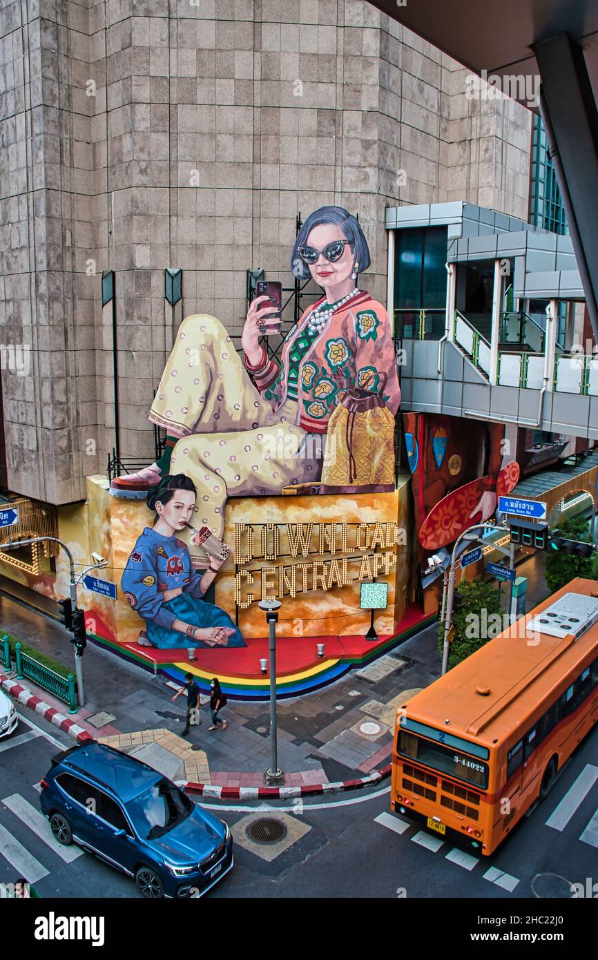 Bangkok, Thailandia 12.03.2021 Arte sulle mura di Central Chidlom plaza Foto Stock