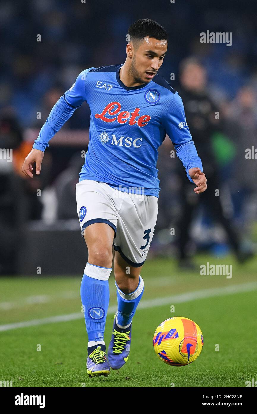 Napoli, Italia. 22nd Dic 2021. Adam Ounas della SSC Napoli durante la Serie A match tra Napoli e Spezia Calcio allo Stadio Diego Armando Maradona, Napoli, Italia, il 22 dicembre 2021. Credit: Giuseppe Maffia/Alamy Live News Foto Stock