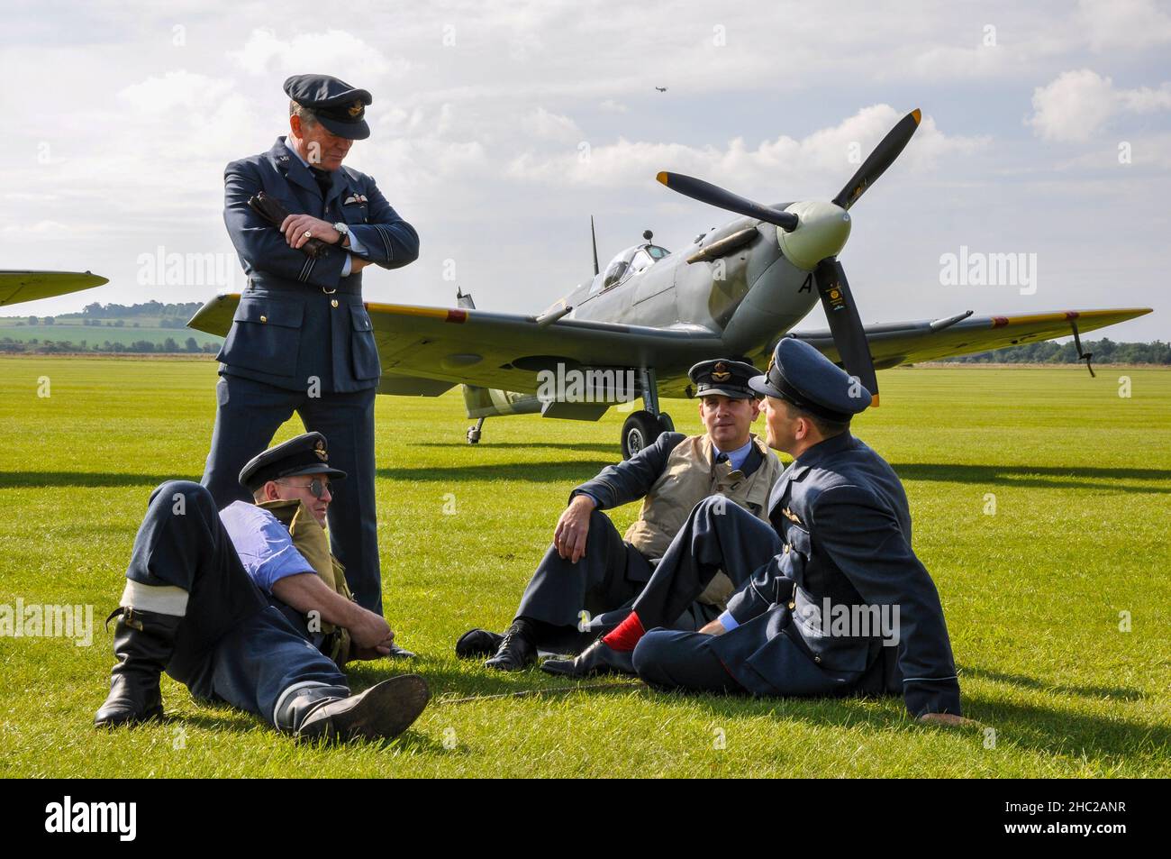 Reenactment, seconda guerra mondiale Royal Air Force Battle of Britain piloti in attesa di