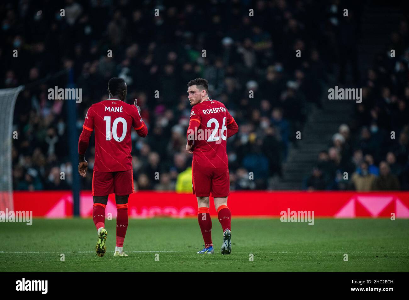 LONDRA, INGHILTERRA - DICEMBRE 19: Sadio Mane, Andrew Robertson durante la partita della Premier League tra Tottenham Hotspur e Liverpool a Tottenham Hot Foto Stock