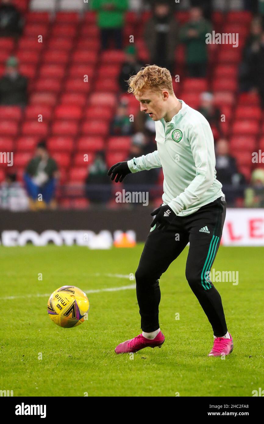 OWEN MOFFAT, football che gioca per il Celtic FC durante un riscaldamento a Hampden Park, Glasgow, Scozia, Regno Unito Foto Stock