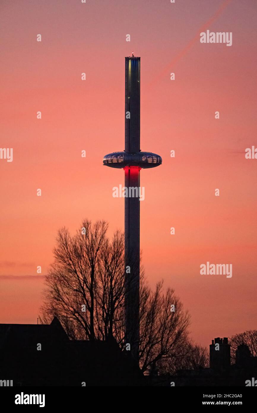 The British Airways i360 Observation Tower at Sunrise, , Brighton, East Sussex, Gran Bretagna, Inghilterra, Regno Unito, GB. Foto Stock