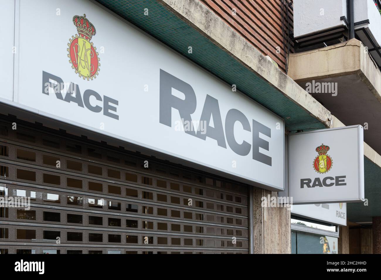 VALENCIA, SPAGNA - 20 DICEMBRE 2021: RACE è un club automobilistico spagnolo fondato nel 1903 Foto Stock
