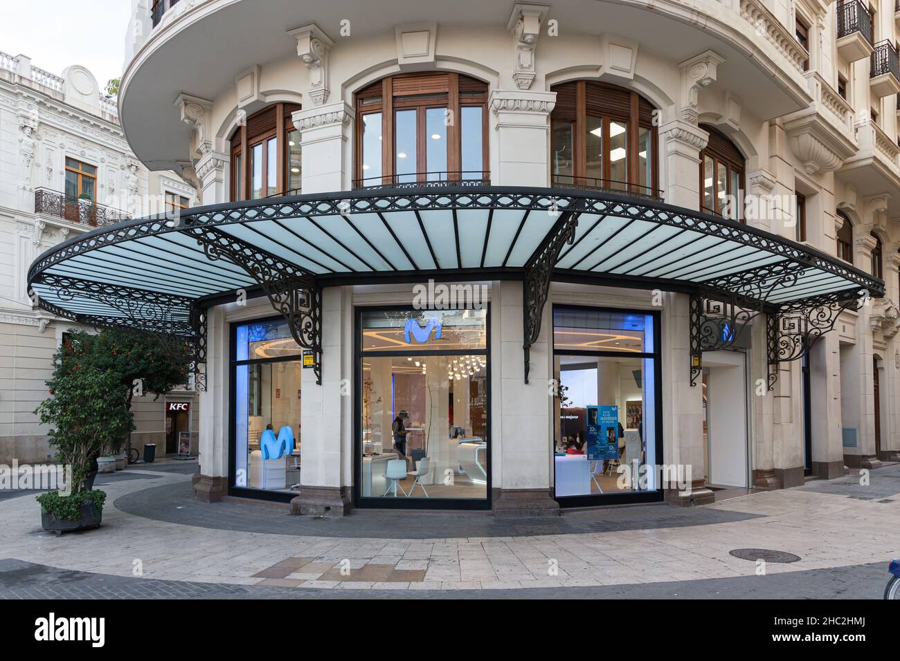 VALENCIA, SPAGNA - 20 DICEMBRE 2021: Movistar è un importante fornitore di telecomunicazioni di proprietà di Telefónica Foto Stock