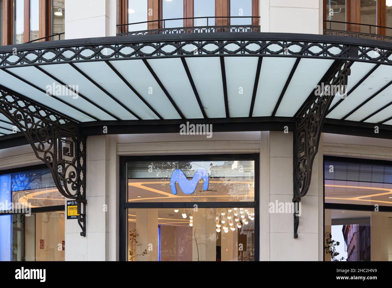 VALENCIA, SPAGNA - 20 DICEMBRE 2021: Movistar è un importante fornitore di telecomunicazioni di proprietà di Telefónica Foto Stock