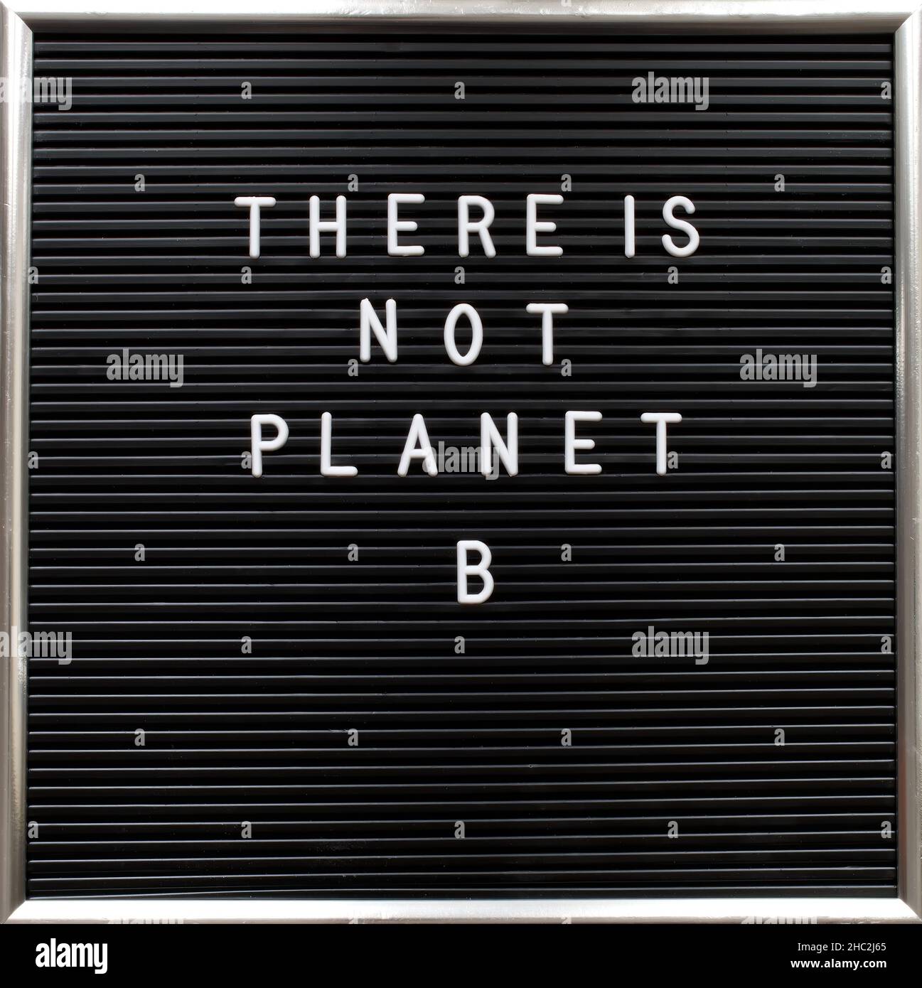 Non esiste una citazione Planet B sulla carta intestata con lettere bianche in plastica. Avvertimento per il riscaldamento globale e il cambiamento climatico Foto Stock