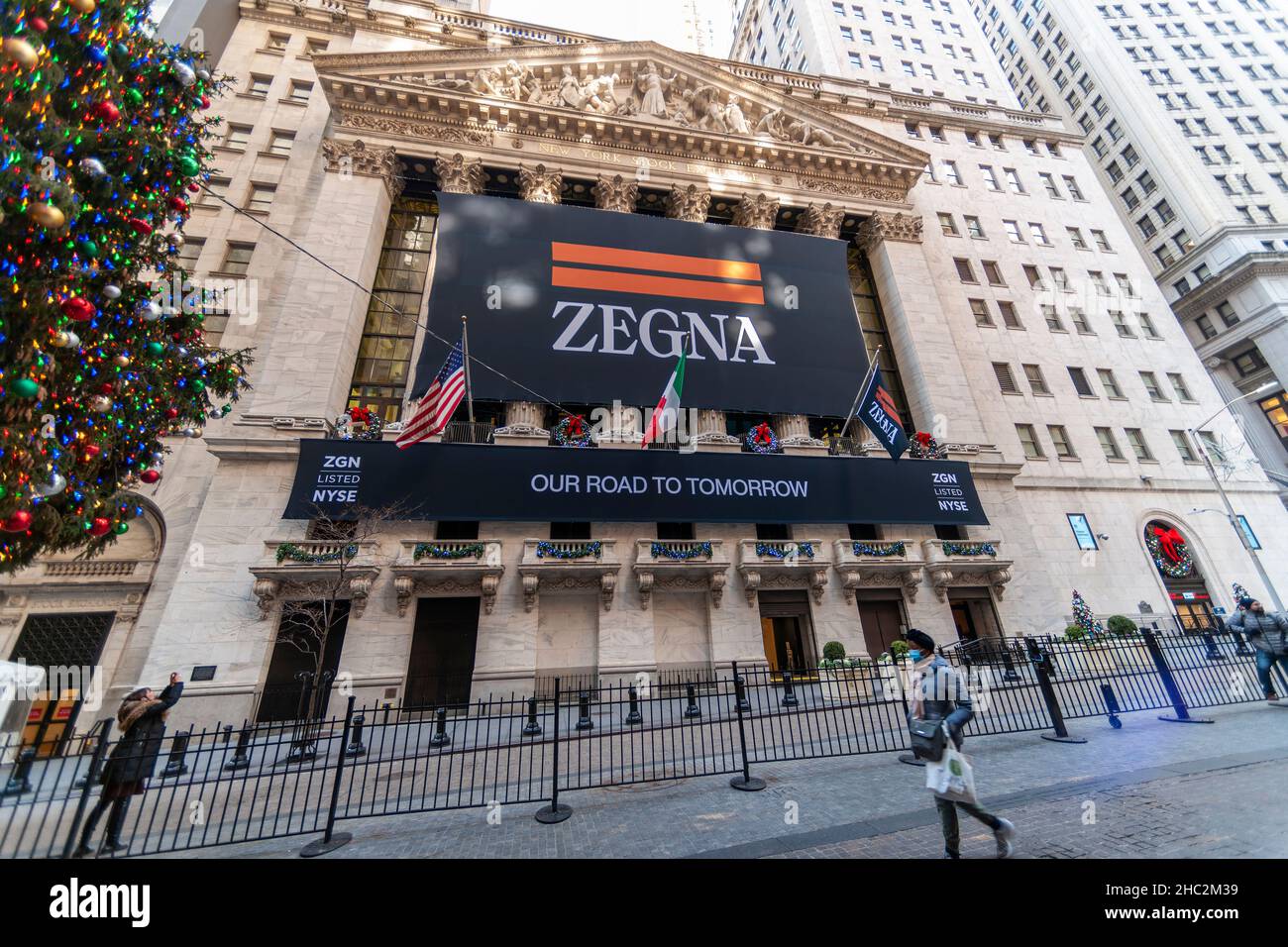 La Borsa di New York è decorata lunedì 20 dicembre 2021 per la quotazione  del lussuoso