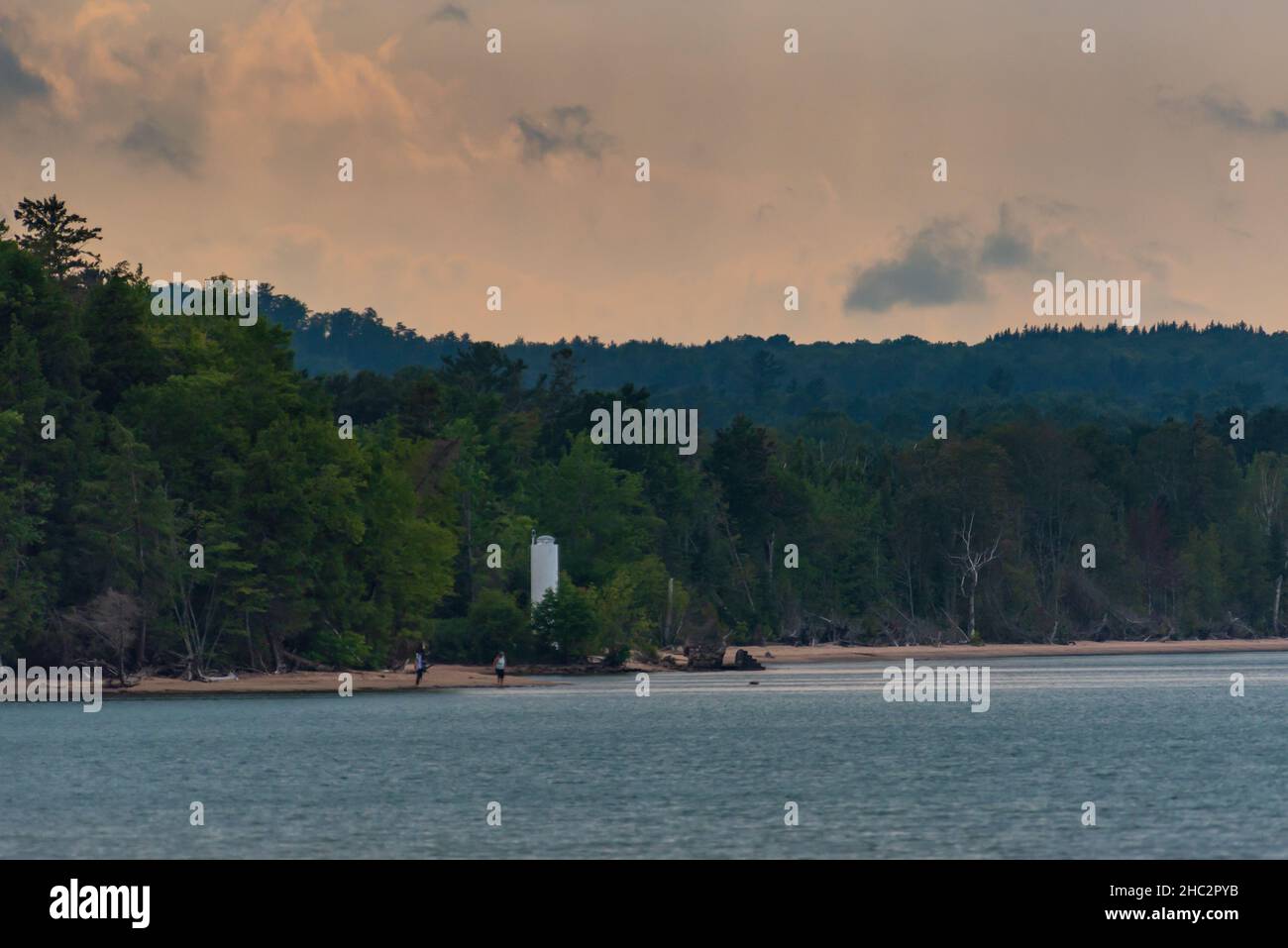 Grand Island Harbor Front Range Light su Bay Furnace con un cielo spettacolare Foto Stock