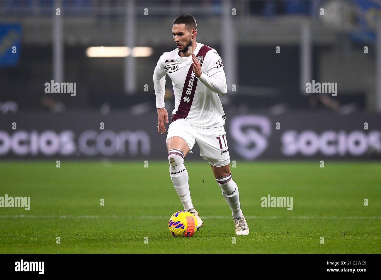 Milano, Italia. 22nd Dic 2021. Marko Pjaca del Torino FC in azione durante la Serie Una partita di calcio tra il FC Internazionale e il Torino FC. Credit: Nicolò campo/Alamy Live News Foto Stock