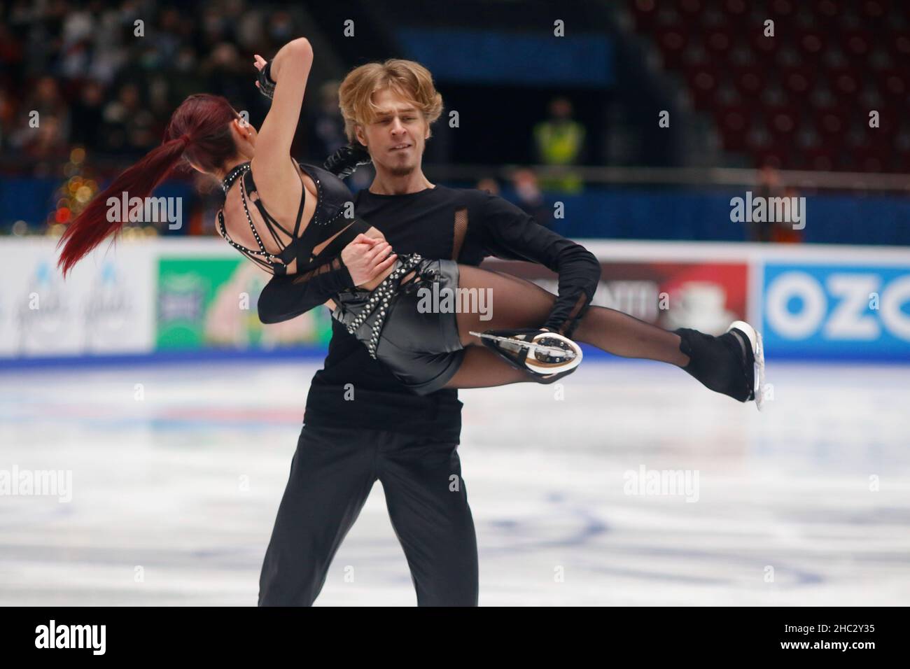 Diana Davis e Gleb Smolkin di Russia compete nella Danza del ritmo, Danza  del ghiaccio il giorno uno i cittadini russi di Rostelecom 2022 di  Pattinaggio di figura al Palazzo dello Sport