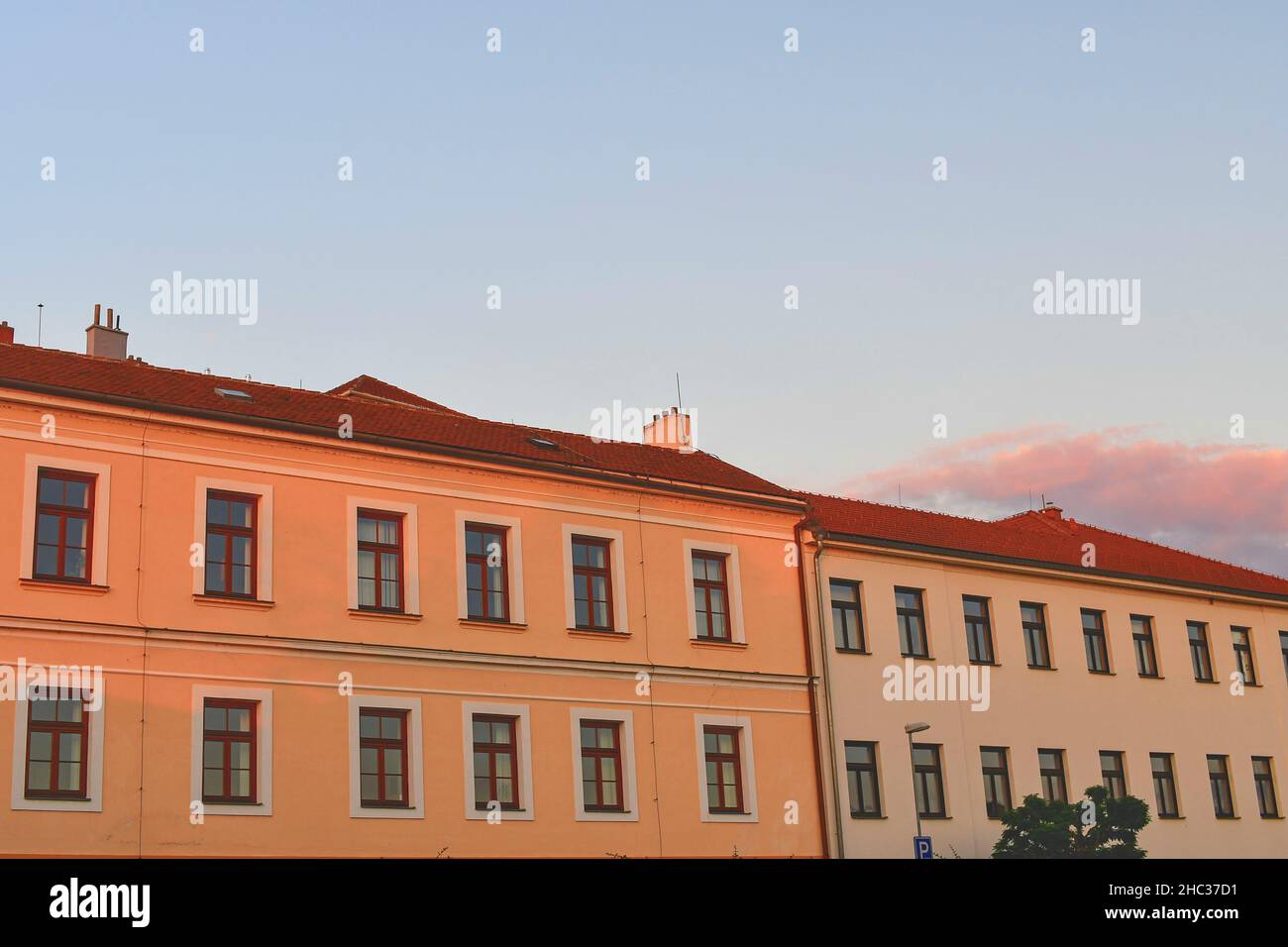 Architettura urbana durante l'ora d'oro. Ore al tramonto. Foto Stock