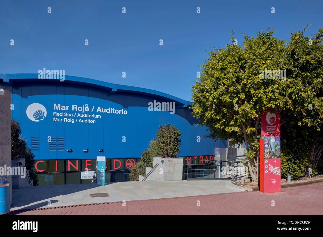 L'Auditorium del Mar Rosso dell'Oceanographic de Valencia è un edificio parzialmente sepolto, un cinema dove vengono proiettati i film Foto Stock