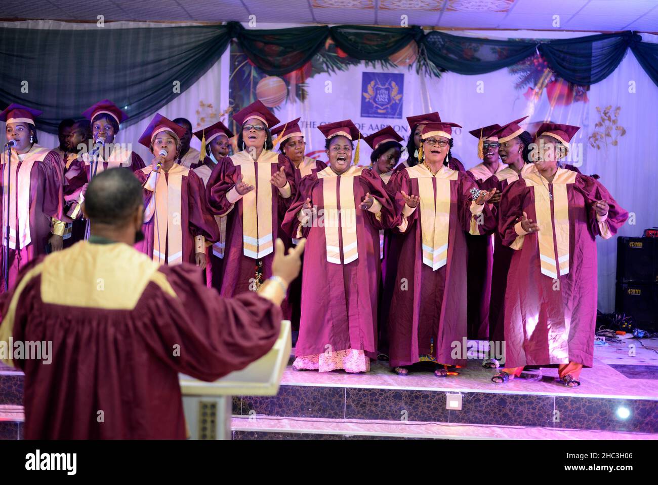 Ufficio di Aare Onakankanfo di Yoruba Land, Iba Gani Adams, organizza il Natale Carol 2021 a Oko-Oba, Lagos, Nigeria Giovedi. Credit: Adekunle Ajayi/Alamy Live News Foto Stock