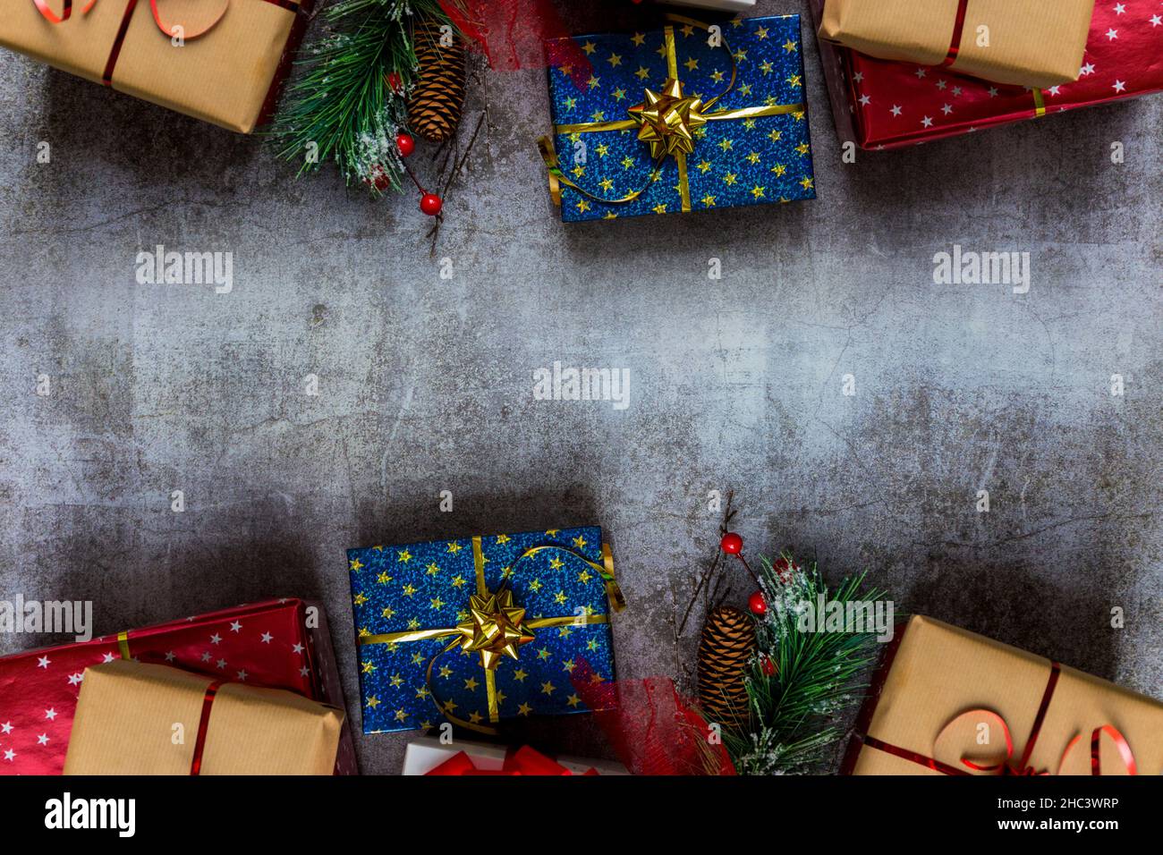 Regali di Natale, vista dall'alto con spazio per la copia Foto Stock