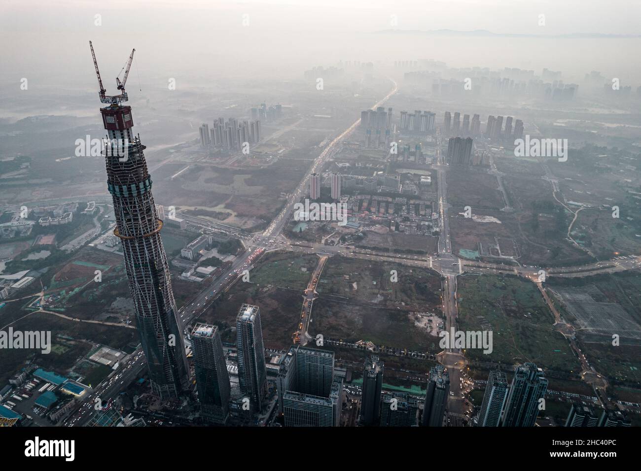 Fotografia aerea del moderno edificio skyline vista notturna di Chengdu, Cina. Foto Stock