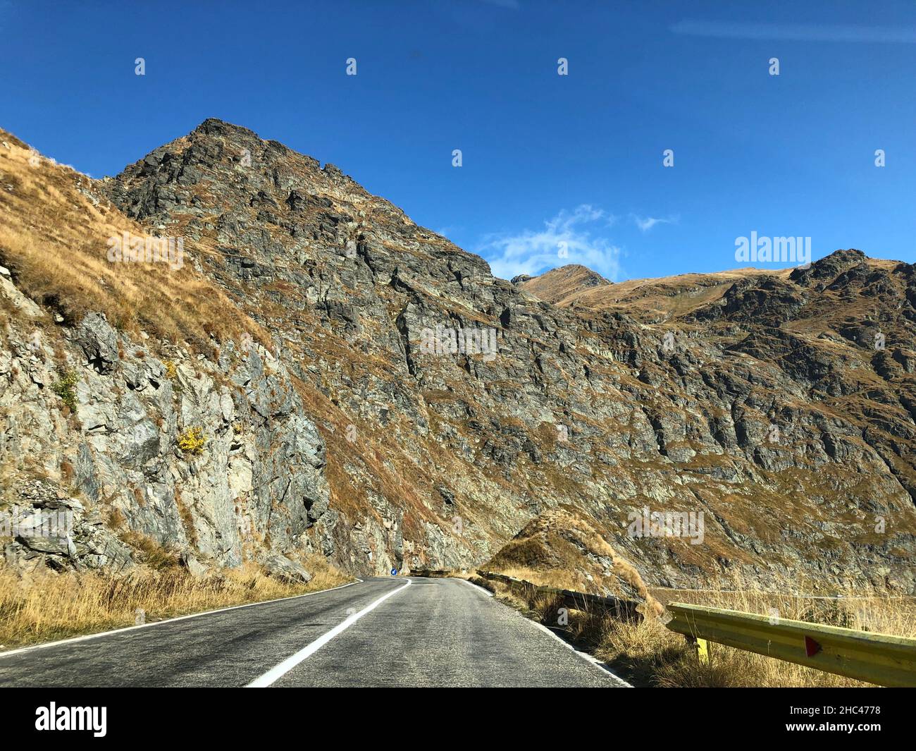 Incredibile paesaggio montano con una strada, Transfagarasan Romania Foto Stock