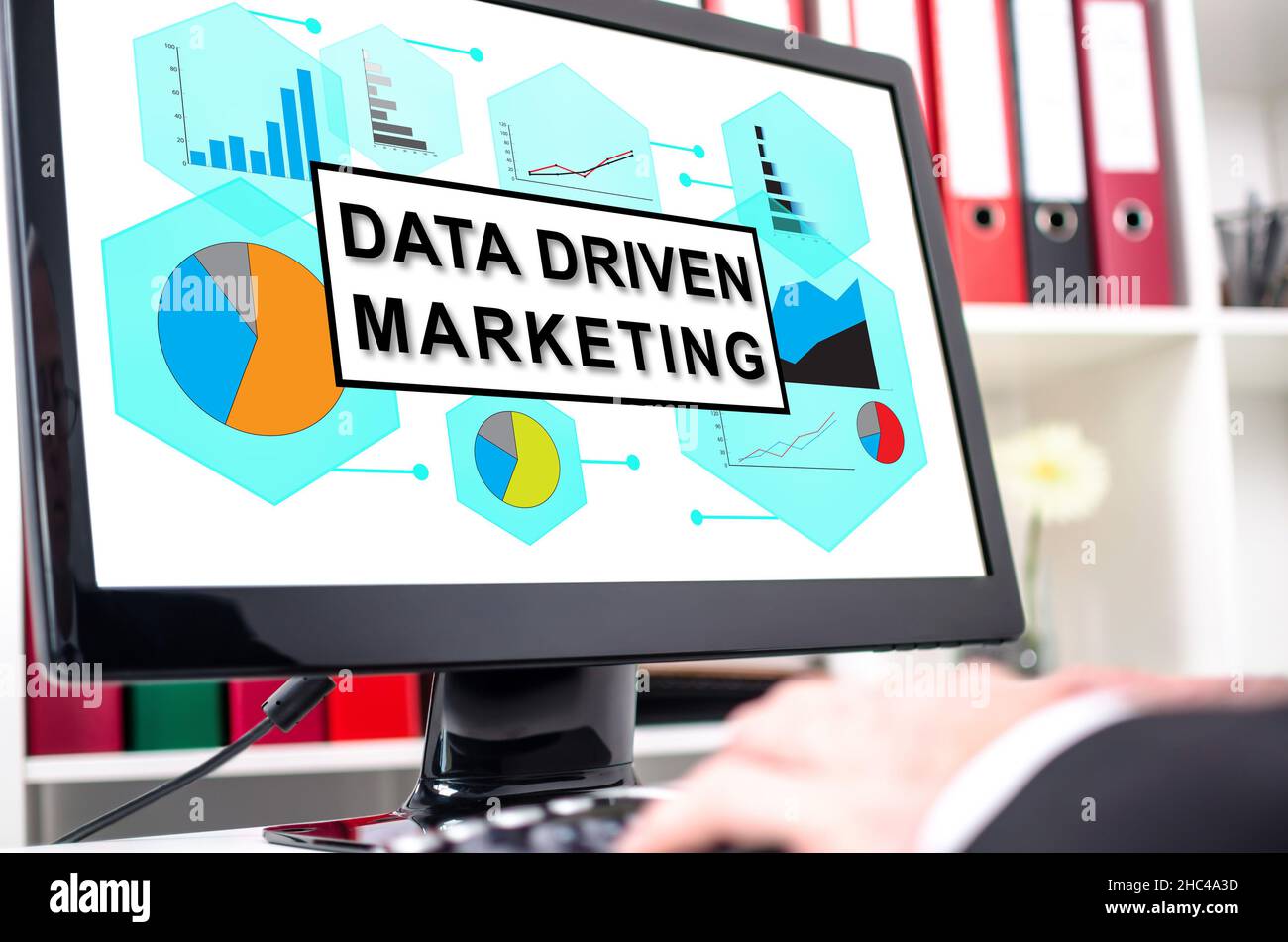 Concetto di marketing basato sui dati visualizzato sullo schermo di un computer Foto Stock