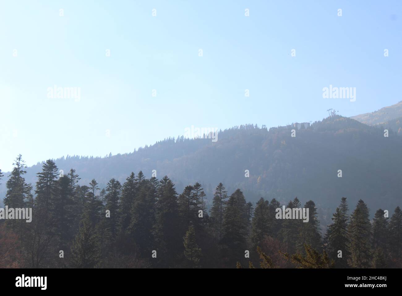 Sfondo di montagna girato in una giornata di sole. Foto Stock