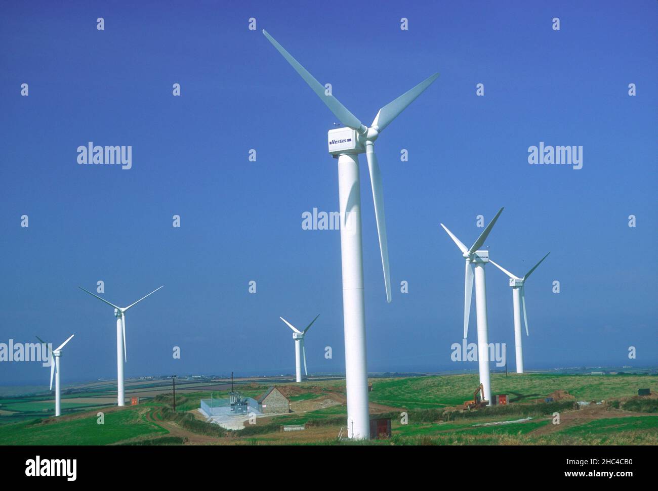 Costruito nel 1992, Scottish Power Renewables dispone attualmente di 15 turbine eoliche Vestas in grado di generare 6MW di energia verde pulita. Carlands Cross W Foto Stock